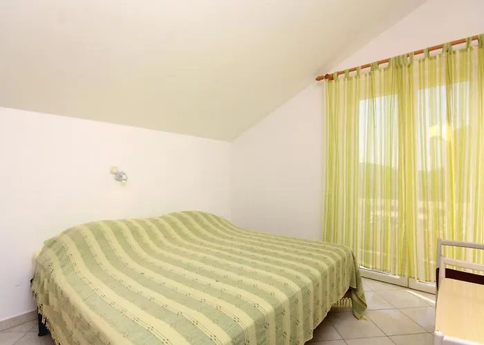 Appartement By The Sea Barbat, Rab - 5005