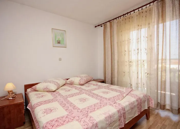 Appartement By The Sea Barbat, Rab - 5005