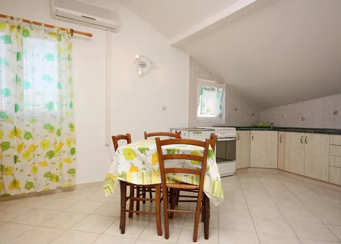 Appartement By The Sea Barbat, Rab - 5005