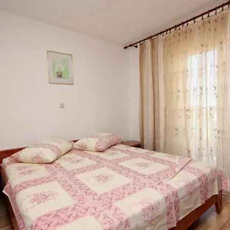 Appartement By The Sea Barbat, Rab - 5005